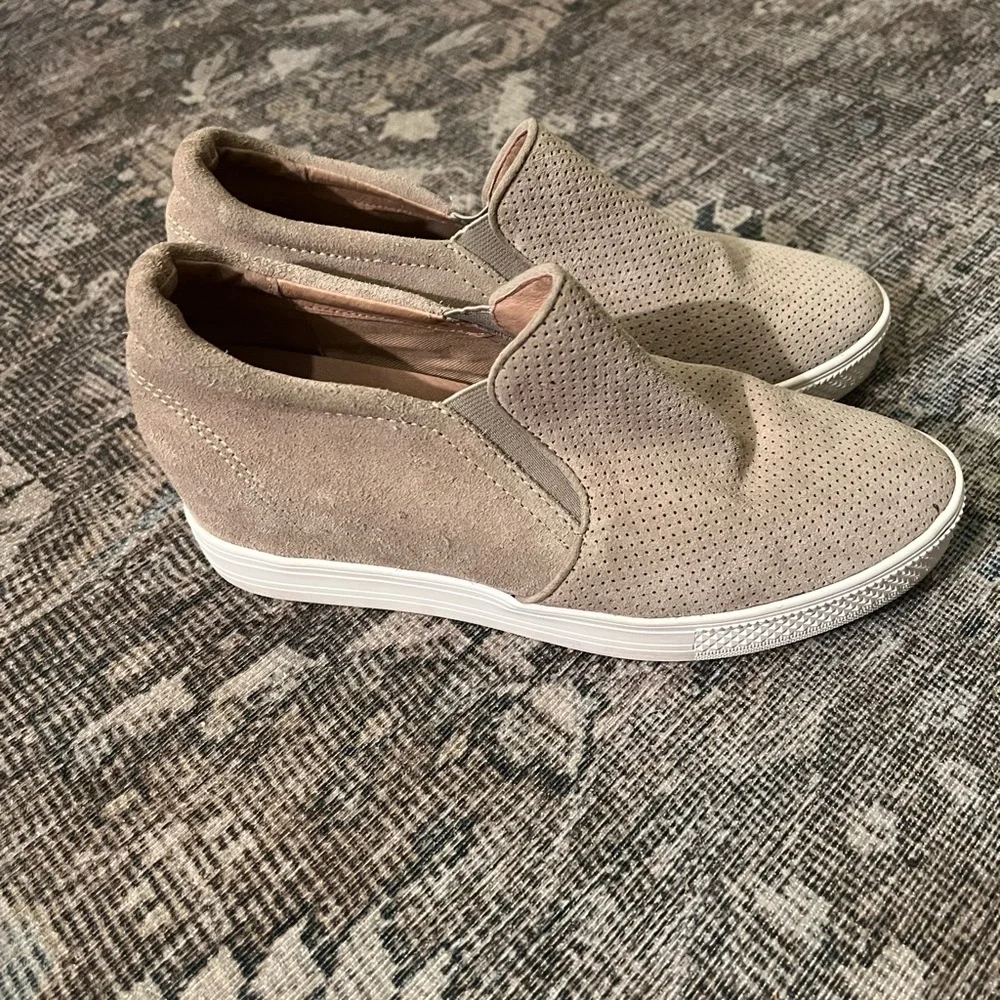 Caslon Allie wedge sneakers in taupe suede 7.5